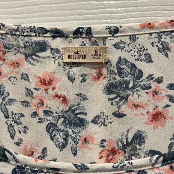 Hollister Cropped Floral Embroidered Sleeve Top - Picture 3 of 12